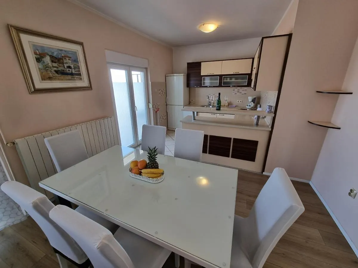 Apartment Anamarija Br. 2 Crikvenica